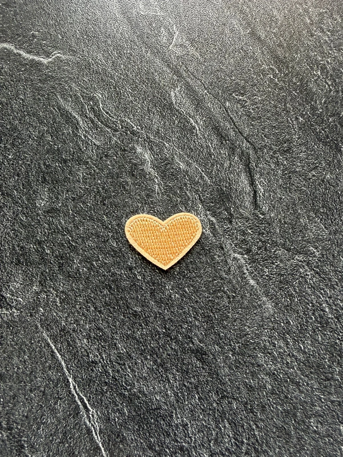 Patch thermocollant cœur beige/doré brodé